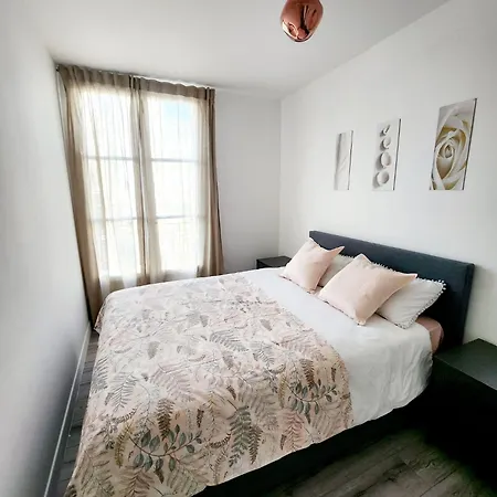 Le Rose De La Gare Parijs