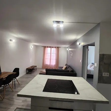 Le Rose De La Gare Apartment *